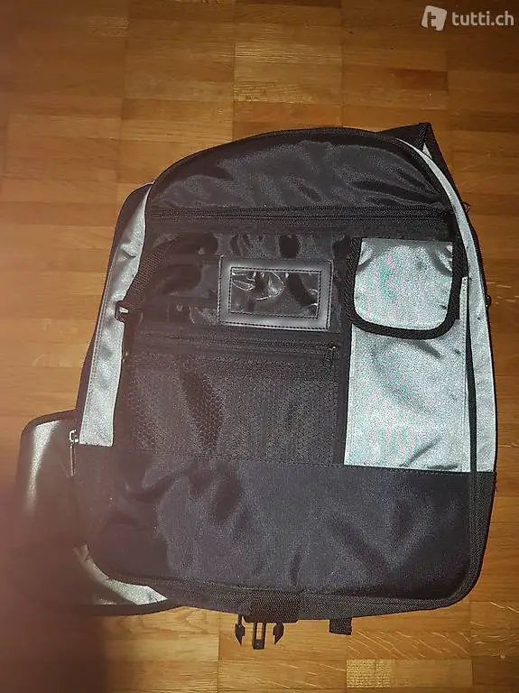 Rucksack in silber und schwarz