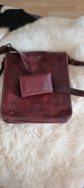echtes Leder: Tasche und Portemonnaie