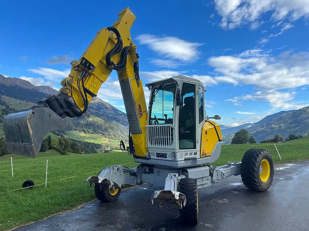 Menzi Muck M220 zu vermieten