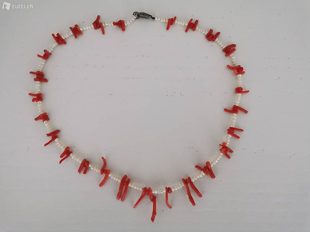 Ketten mit echten Korallen und Süsswasserperlen