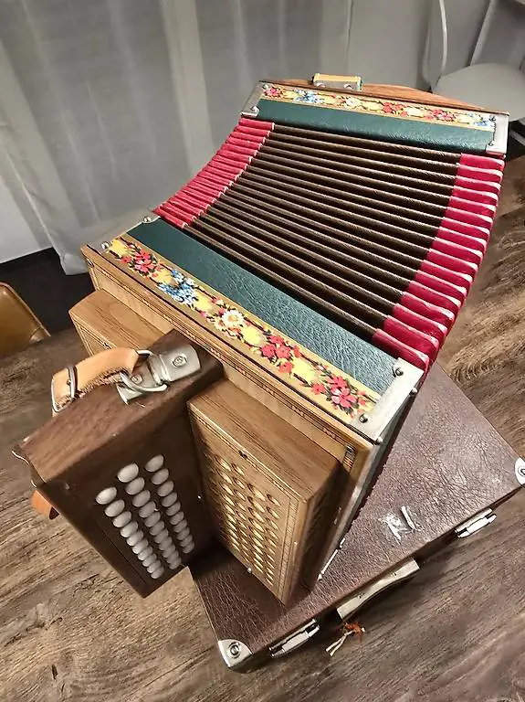 Schwyzerörgeli Ton B, 18 Bässe, 10 Kreuz Ton