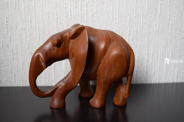 TOP / Schöner Elefant aus Holz geschnitzt
