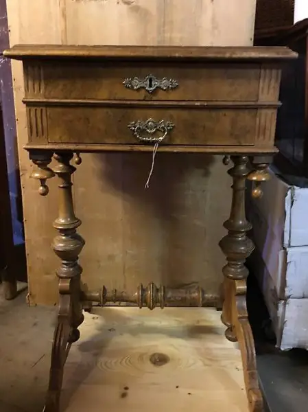 Antikes Nähtischchen