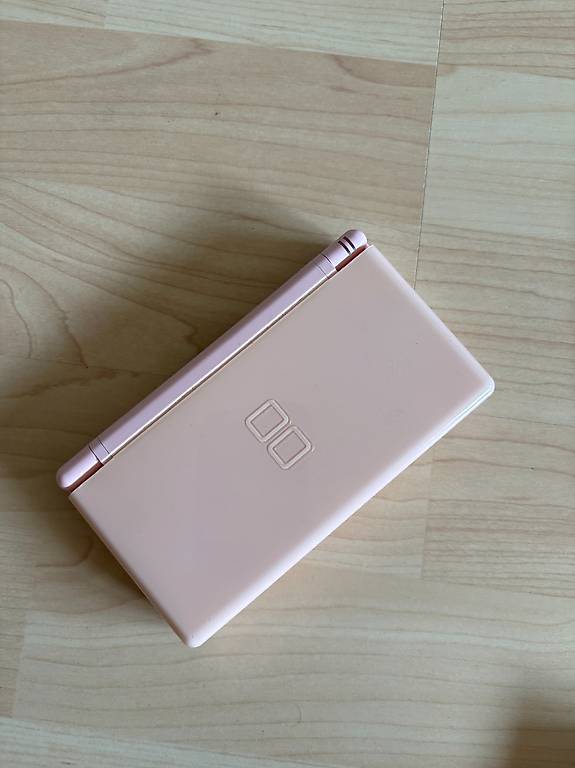 Nintedo DS Lite rosa inkl. Spiele gratis abzugeben