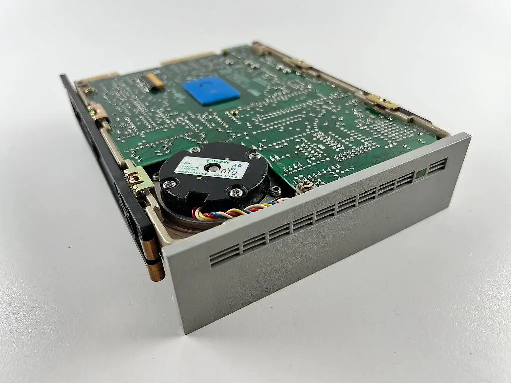 Vintage Computer - HardDisk ST225, im Originalzustand