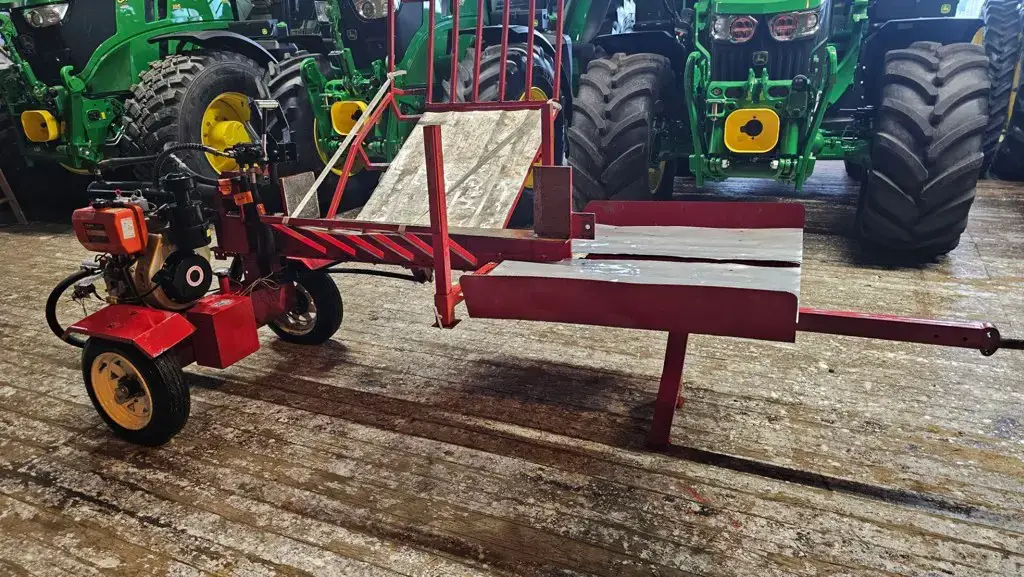 Holzspalter mit Dieselmotor Occasion