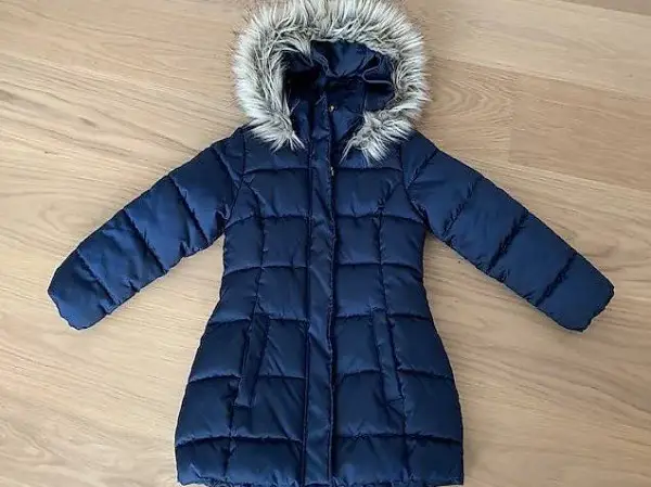 Wattierter Mantel mit abnehmbarer Kapuze Grösse 128 navy