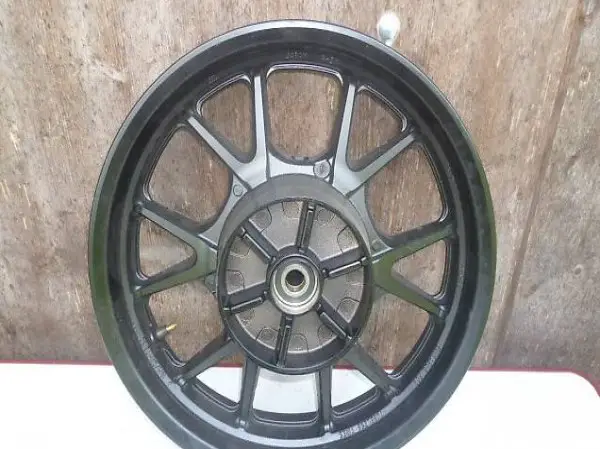 Yamaha Hinterrad neuwertig