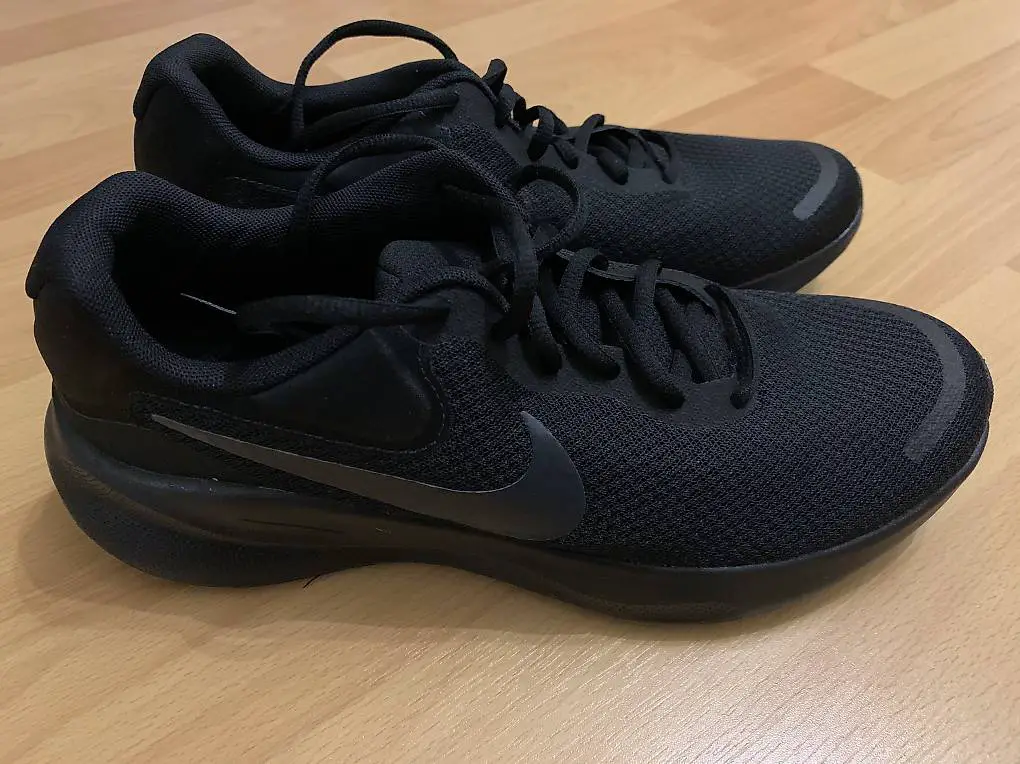 Nike Schuhe Grösse 42 NEU