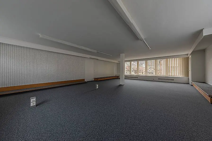 Zu vermieten Renoviertes Büro mit WC