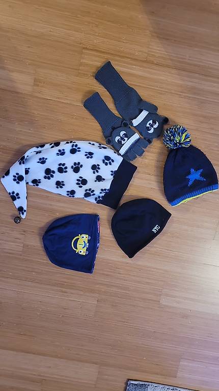 Mützen und Handschuhe