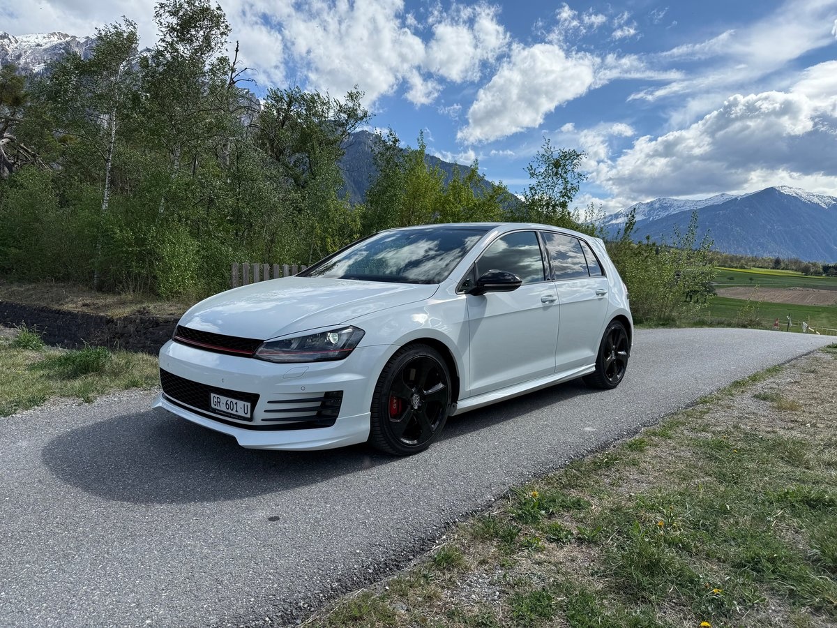 VW Golf 2.0 TSI GTI Performance