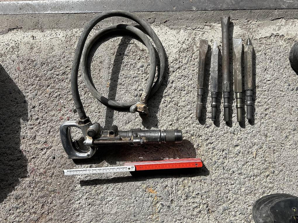 Spitzhammer zu Kompressor