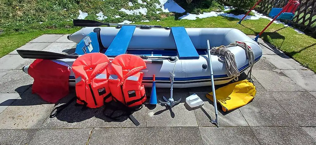 Schlauchboot mit Motor