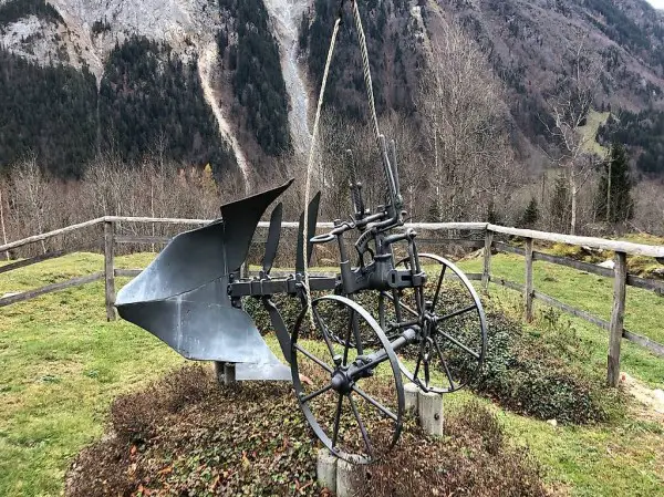  Antiker Pflug von OTT als Dekoration