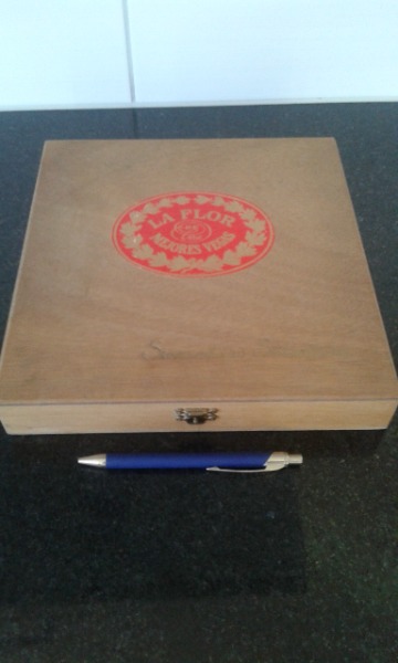 Alte Zigarrenkiste / Zigarrenschachtel / Holzschachtel