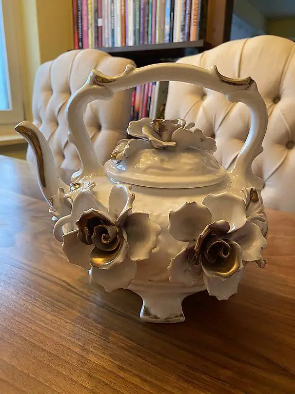 Porzellanteekanne 50-60er Jahre mit Rosendekor