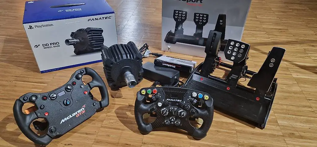 Fanatec DD Pro (PS und PC Kompatibel) mit Fanatec V3 Pedalen