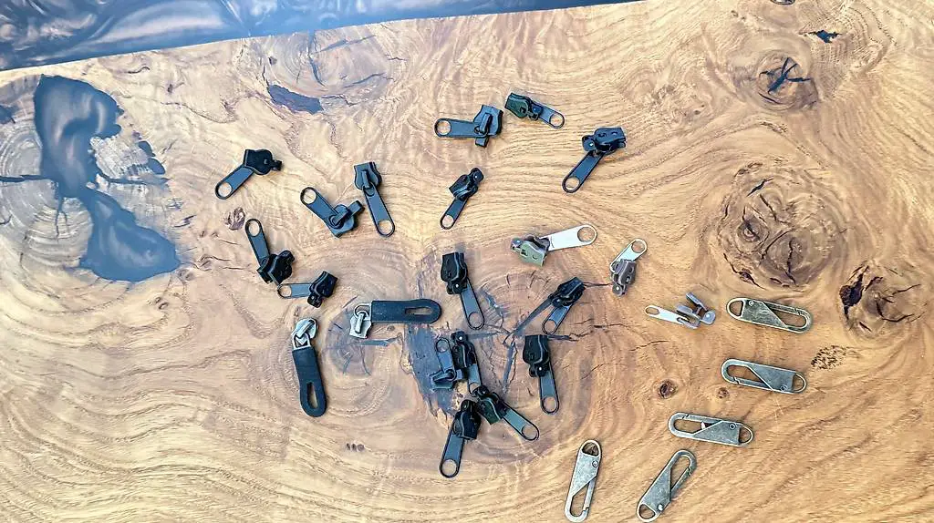 Reissverschluss Set mit 21 verschiedenen grosse Schlitten