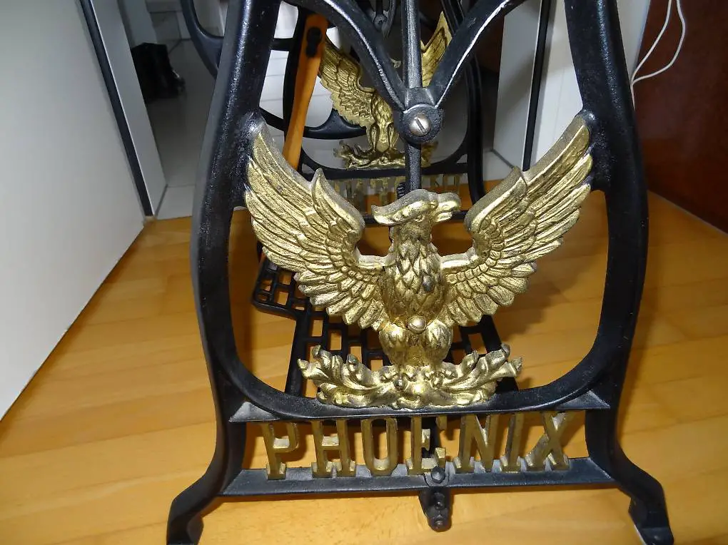 Anrichte Adler Phönix Badzimmer Glasplatte Tischli