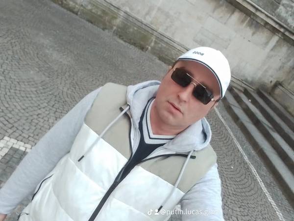 Gentil homme pour une dame très maternelle