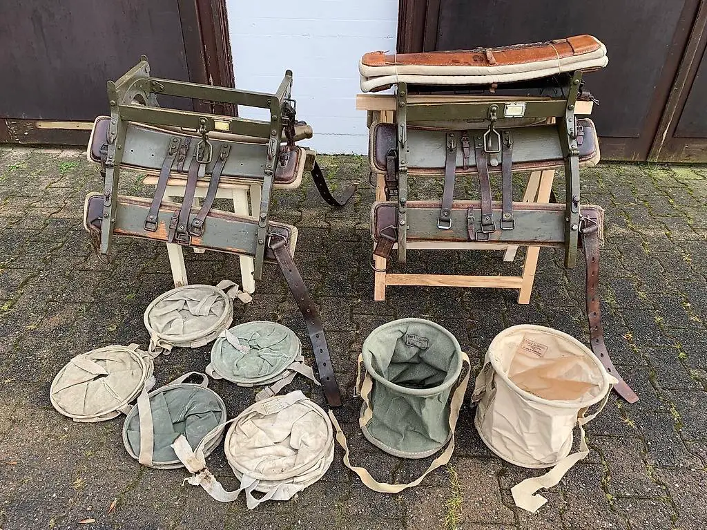 2 original Schweizer Militär Bastsättel