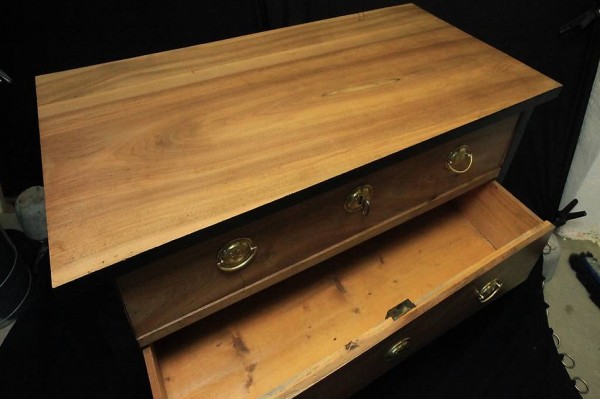 Biedermeierkommode massiv Nussbaum, komplet restauriert.