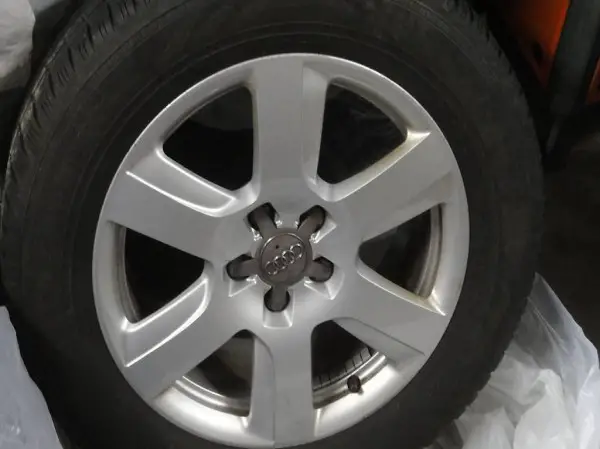 4 Original Audi Alufelgen 8x17" mit Winterree 235 55 17