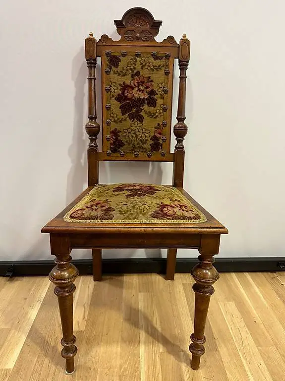 Antiker Gründerzeit Stuhl mit Gobelin Bezug