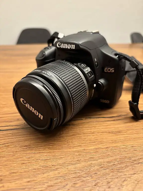 Spiegelreflexkamera mit Zubehör