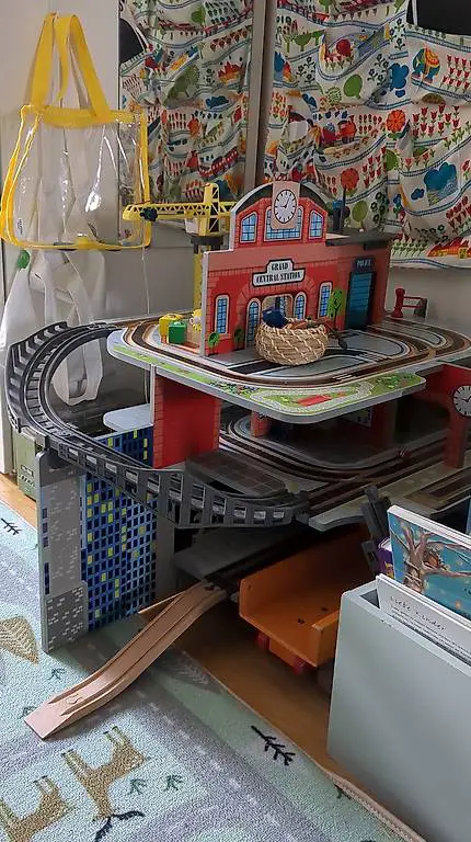 Brio kompatibel Eisenbahn, Auto und Helikopter Station