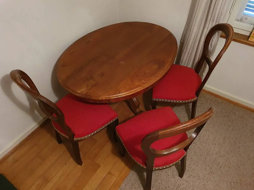 Tisch oval im Louis Philippe Stil, antik