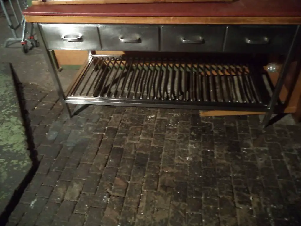 Chromstahl Schlachtbank mit vier Schubladen sehr massiv