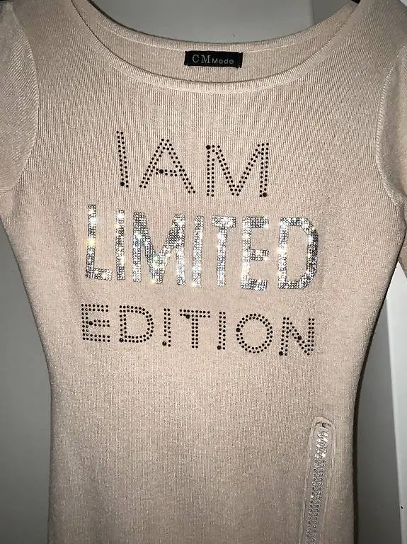 Longpullover mit seitlichem Reissverschluss / strassbesetzt