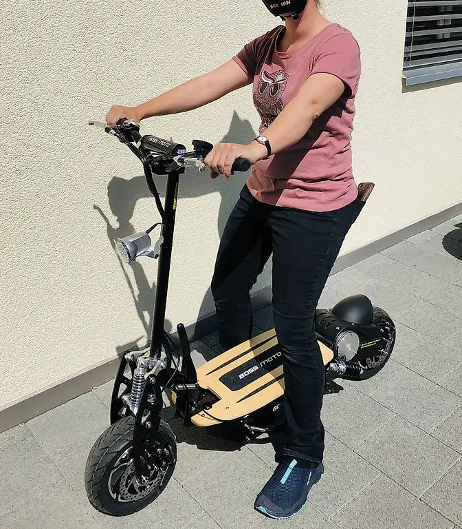 Elektro Scooter 1600 W E- Scooter Trotti 48 Volt stark