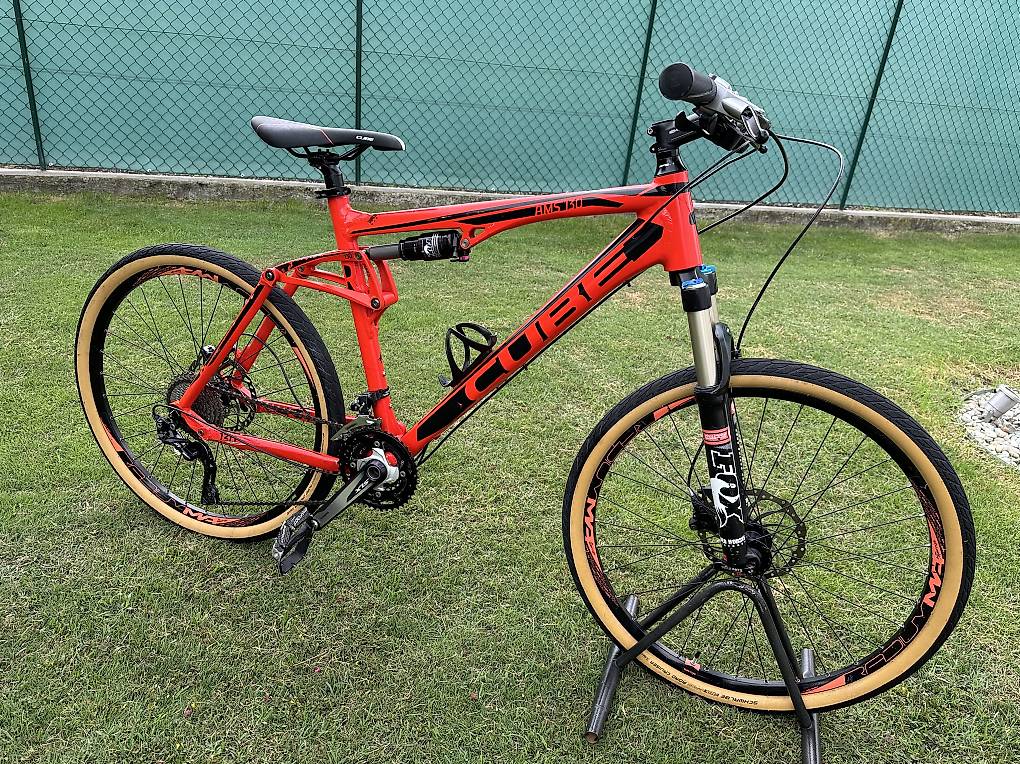 Bicicletta MTB Cube bi-ammortizzata