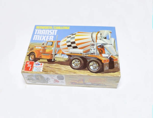 Kenworth Challenge Betonmischer 1:25 von AMT