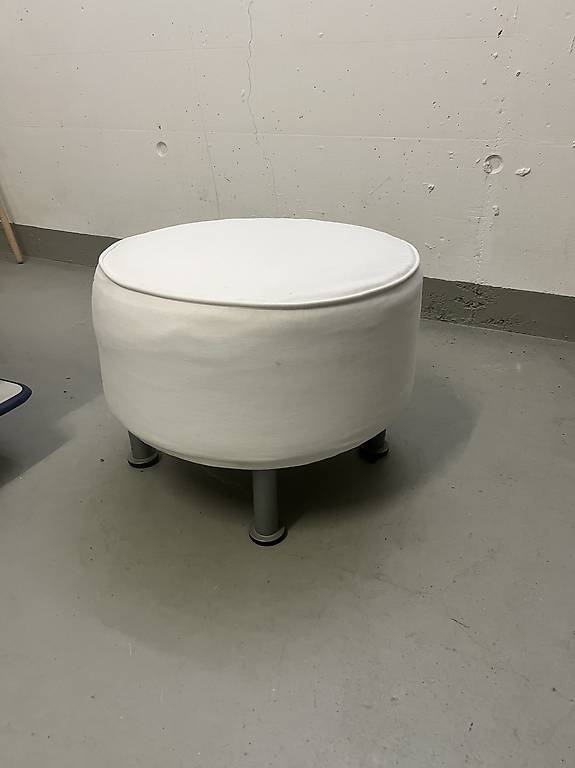 Höcker mit Stoffbezug