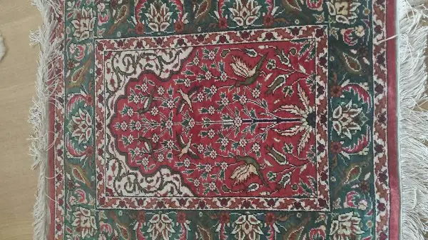 Seidenteppich hangeknüpft