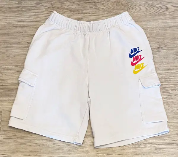Nike Shorts weiss mit Dreifach-Logo