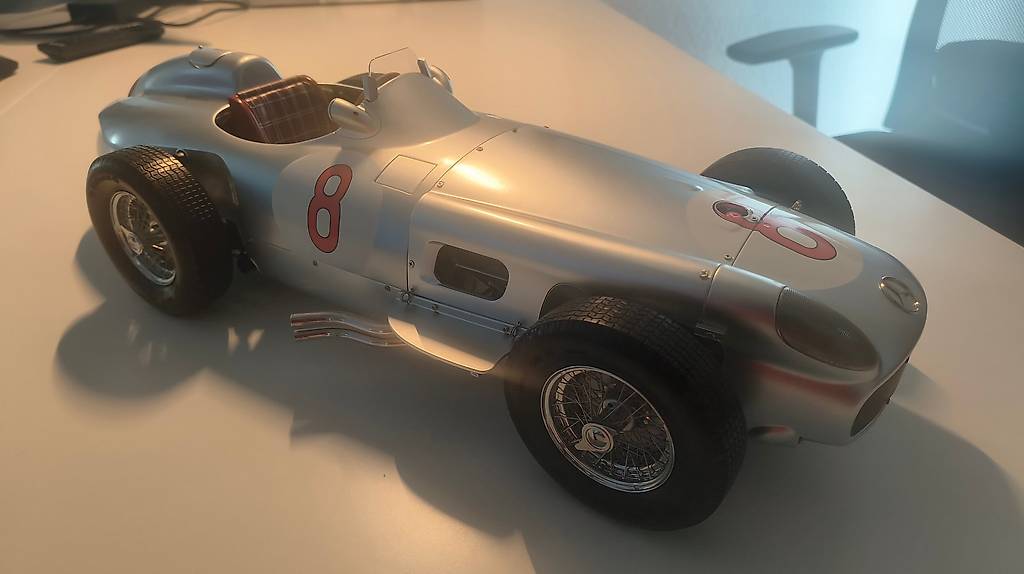 Fertig-montiertes Highend-Modell: Mercedes W196 Fangio No.8