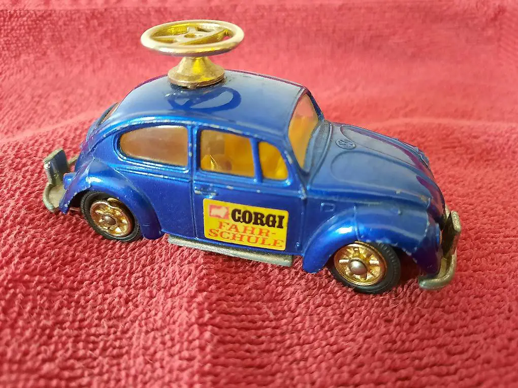 VW - Käfer 1300 Modellauto / Fahrlehrer Modell 1969 UK