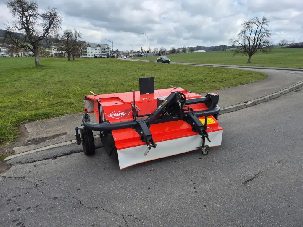 Heckaufbereiter Kuhn TC 320