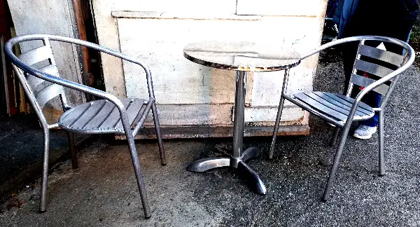 Balkon Tisch mit 2 Stühlen