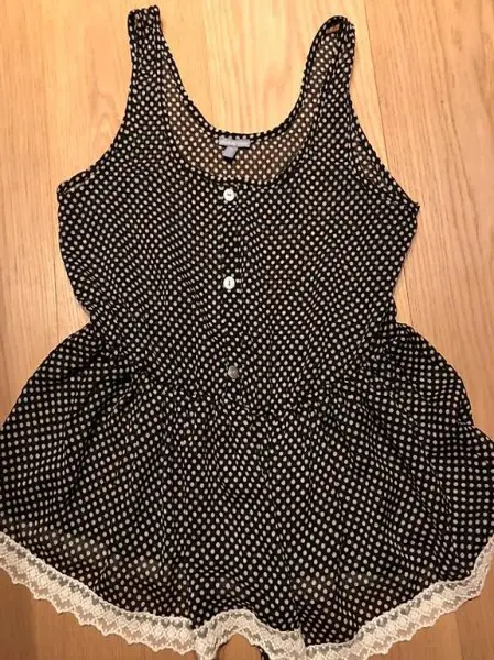 Charlotte Russe bluse mit punkten Gr: Xs