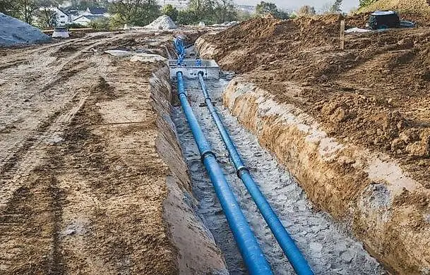 Rohrleitungsbau im Graben in Hombrechtikon