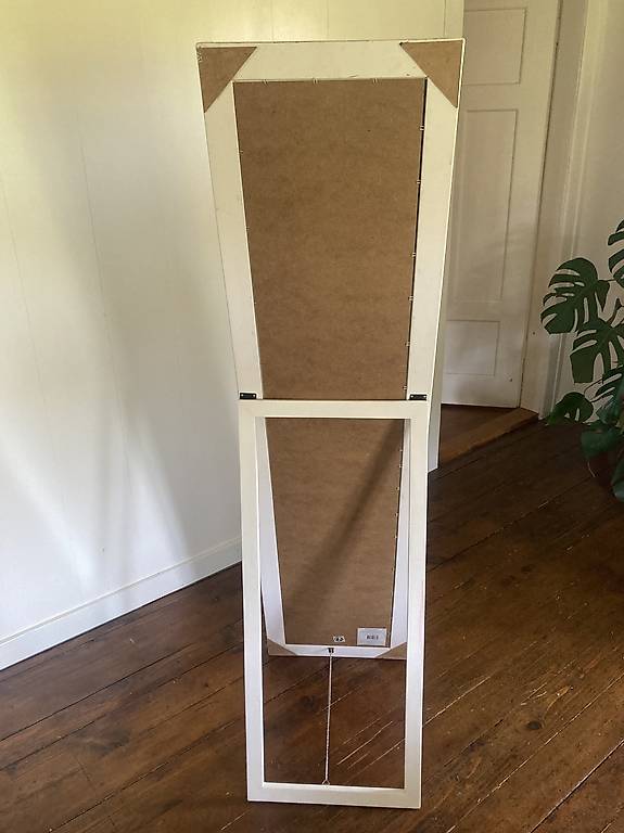 Standspiegel mit weissem Rahmen