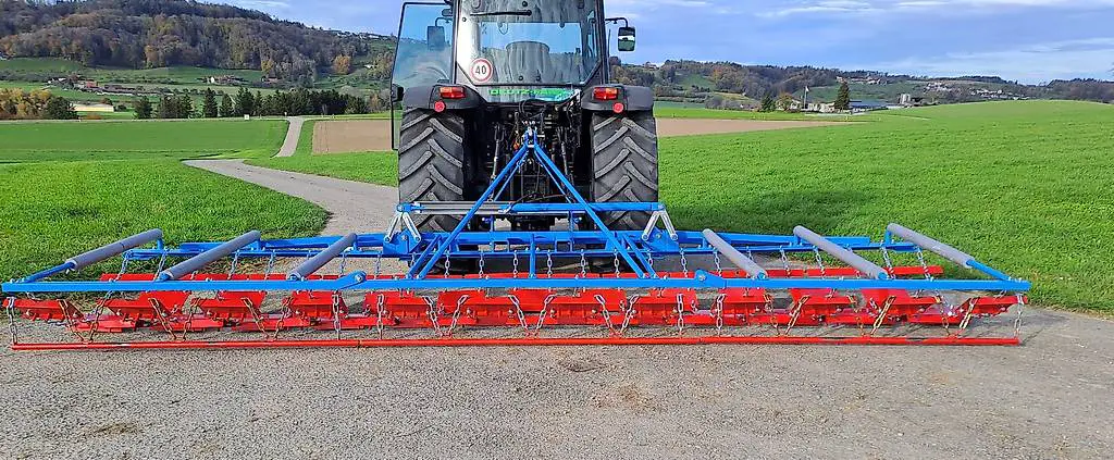 Wiesenegge 5 m hydraulisch mit Kammplatten, auch für Weiden