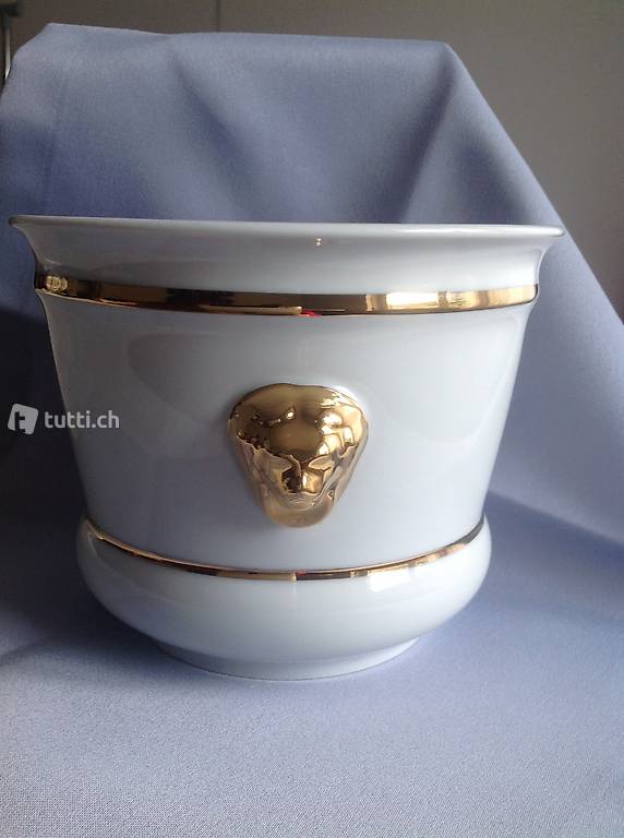 Übertopf mit Löwenkopf (links und rechts)