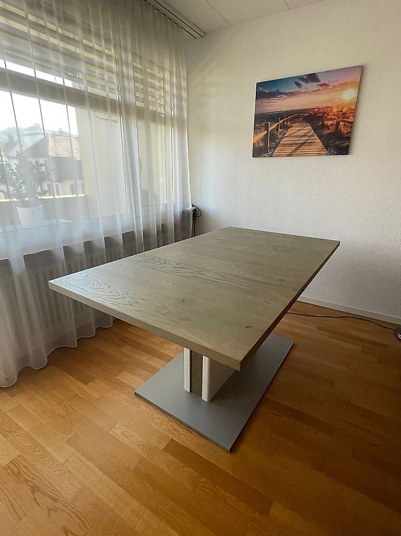 Ausziehbare Esstisch (Preis verhandelbar)